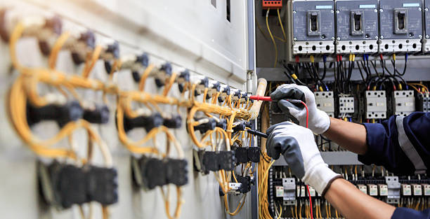 Professional Electrician technician working in Oakland, NE